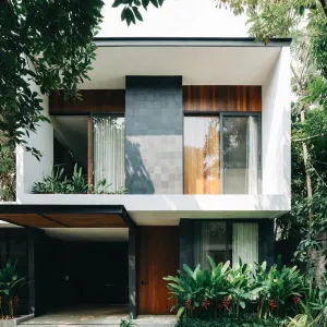 Lush Courtyard Boxy Modern Oasis