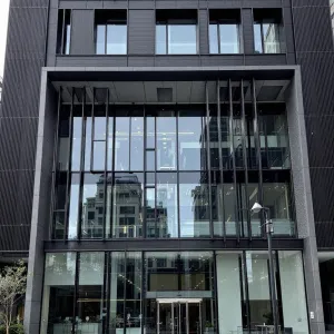 Stunning Glass Facade in Urban Architecture