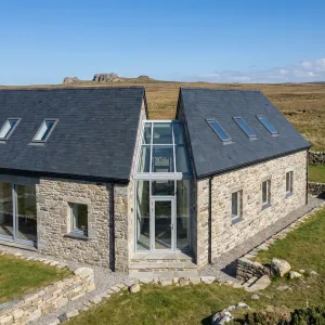 Glass-Link Stone Cottage Haven