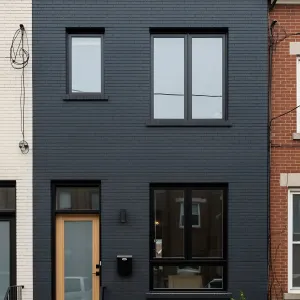 A Dash of Midnight: The Striking Row House Facelift