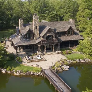 Preview of Gorgeous Lakefront Getaway