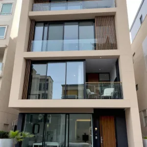 The Sleek Glass Résidence