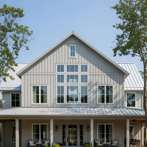 Rural Elegance: Barnhouse with a Wraparound Hug