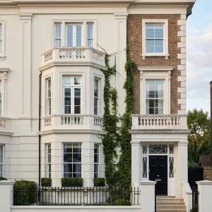 Balustraded Ivy London Townhouse Jewel