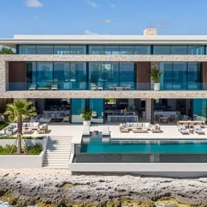 Modern Oasis Perched on the Edge