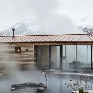 Glassy Hideaway: Steam & Scene