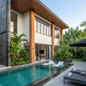 Modern Brick Edge Pool Courtyard Villa