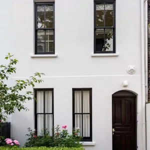 Chic Simplicity Beneath Melbourne’s Leaves