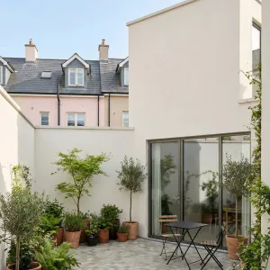 Potted Courtyard Café Nook Retreat