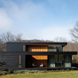 Valley View Linear Glass Retreat