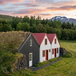 Turfbank Cottage Under Glacier View