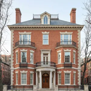 Manhattan Manor With Curved Portico