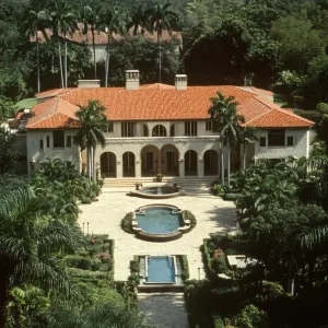 Sunlit Villa with a Mediterranean Flair