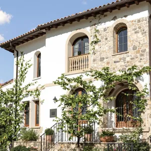 Tuscan Bliss: Where Stone Meets Sunshine