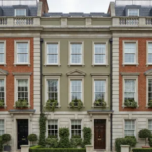 Olive Fronted Garden Townhouse Classic
