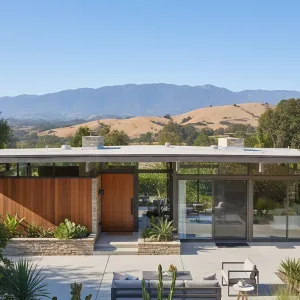 Desert Dwelling With a Mountain View