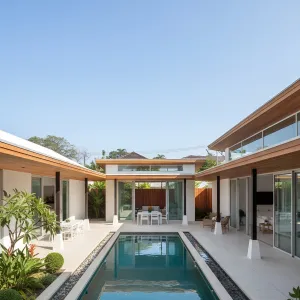 Cedar Eaves Courtyard Swim Lodge