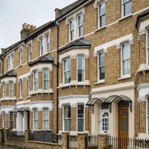 Bayfront Cornice Trimmed Townhouse Row