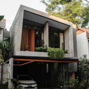 Concrete Dream with a Green Scene
