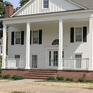 Majestic Porch of Dixie Delight