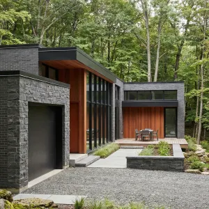 Cedar Ribbon Courtyard In Dark Stone
