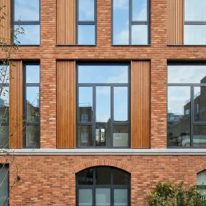 Warm Brick Townhouse With Garden Outlook