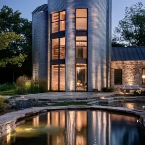 Silo House Stands Tall: A Cylindrical Marvel