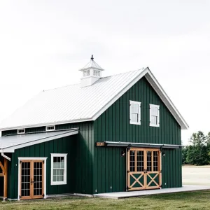 Verdant Vista: A Delightful Country Barn