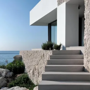 Porous Stone Bluff House