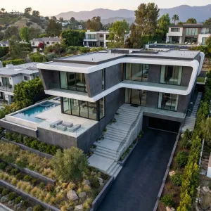 Wraparound Ridge Infinity Balcony House