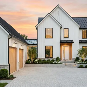 Sunset Courtyard Gable Home With Breezeway