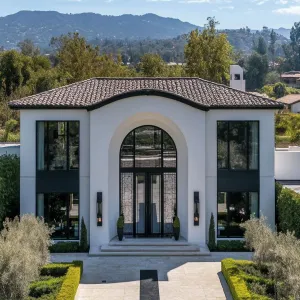 Chic Archway Oasis