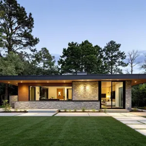 Contemporary Ranch Casa with Evergreen Serenity