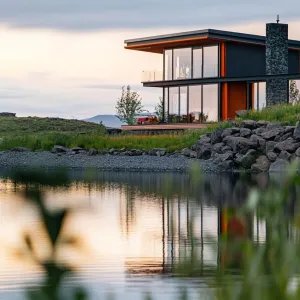 Modern Lakeside Dream Cabin