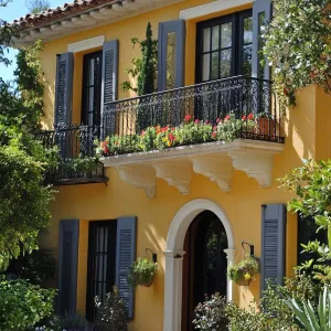 Charming Sunshine: A Florentine Hideaway
