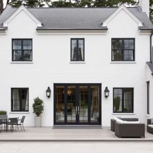 A Crisp Georgian Retreat with Modern Allure