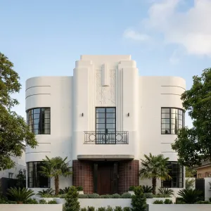 Symmetric Streamline Art Deco Residence