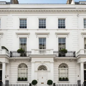 Neoclassical Terrace With Refined Proportions