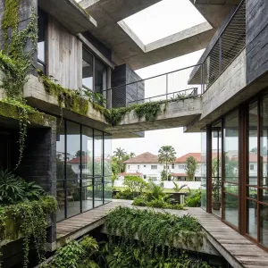 Sky Garden Concrete Courtyard Home
