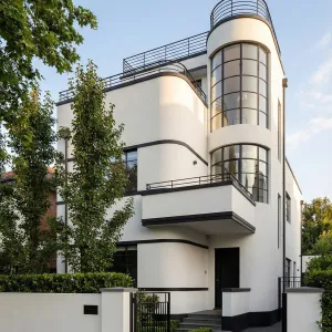 Jetset Balcony Tower Deco Townhouse