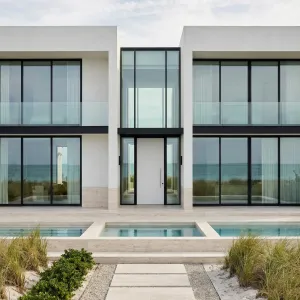 Seaside Courtyard Glass Cube Residence